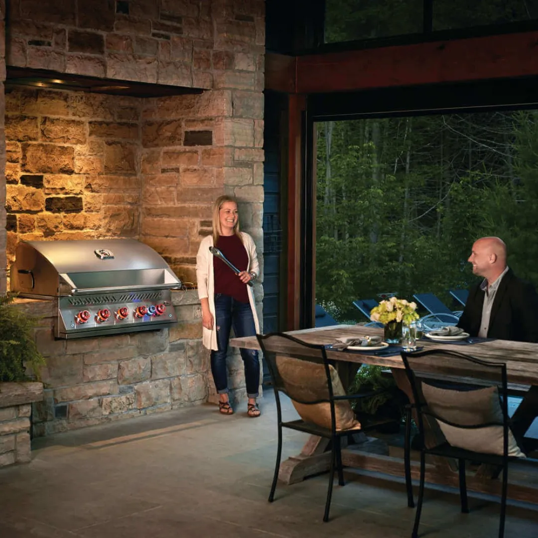 NAPOLEON NAPOLEON 700 Series 38 Built-In BBQ Head with Infrared Rear Burner NAPOLEON NAPOLEON 700 Series 38 Built-In BBQ Head with Infrared Rear Burner