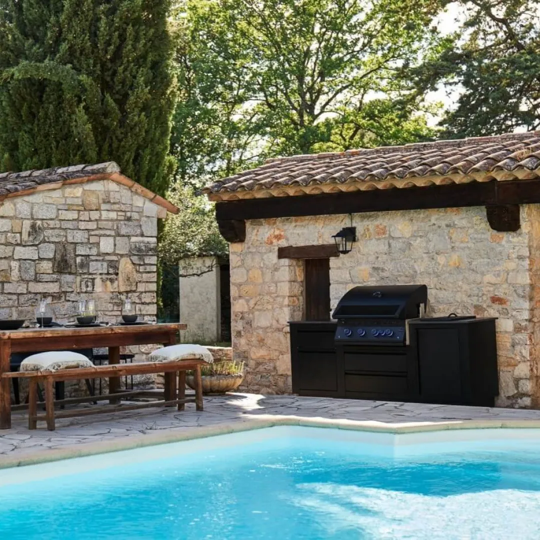 NAPOLEON NAPOLEON OASIS 301 Outdoor Kitchen With Built-in 700 Series 32 BBQ Grill Head NAPOLEON NAPOLEON OASIS 301 Outdoor Kitchen With Built-in 700 Series 32 BBQ Grill Head
